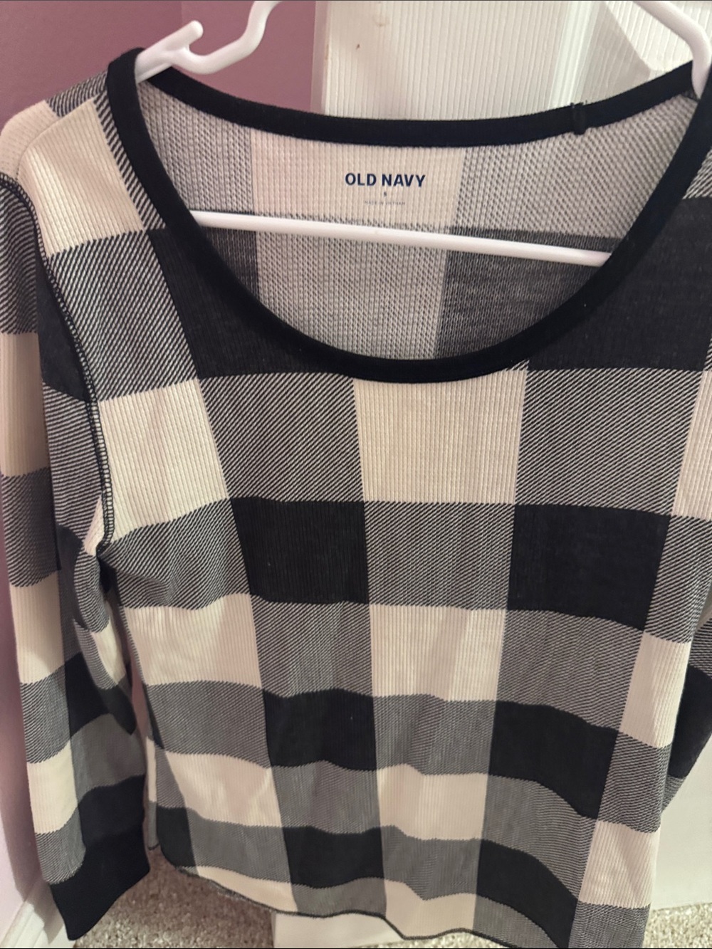 Old Navy Black and Cream Buffalo-Check Long Sleeve Tee